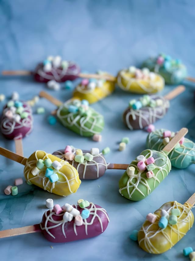 Wedding Favours - Shown are Tuxedo and Gown cake pops, one of our most popular favour. They can be individually wrapped or get as creative as you would like. We have done theme weddings and engagement parties with cake pops to match. Everything from Star Wars to Zombies!